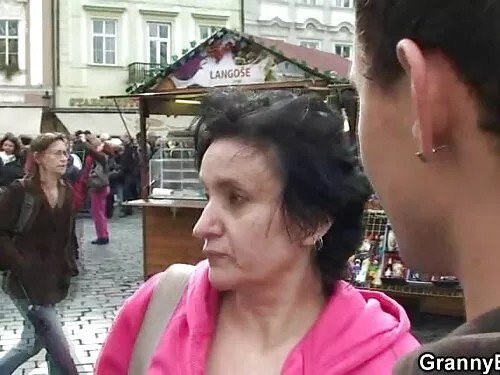 Mama blondă poze flo ...