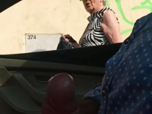 Sora în chiloți îl s ...