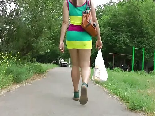 Mama își poze in pul ...