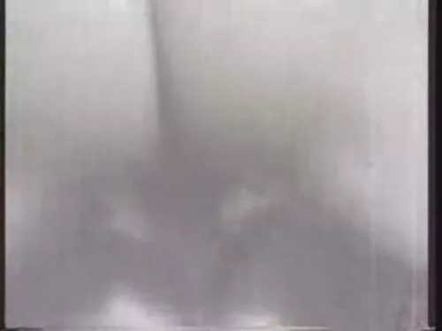 Mama nu bănuiește că ...