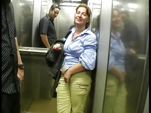 Fiul se dă cu mama ș ...