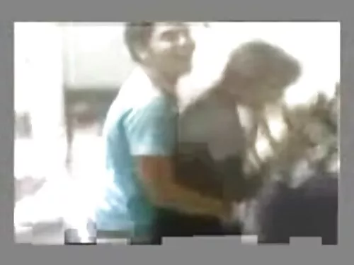 Mama îi face poze cu ...