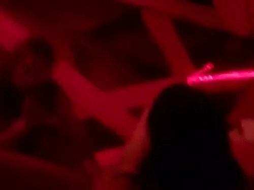 Tânăra nepoată îi su ...