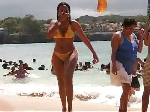 Sora cu ochi mari îi ...